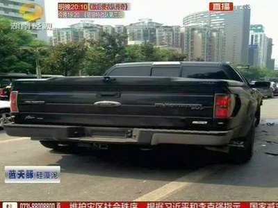 长沙：无牌皮卡 肇事弃车逃逸 电动车撞飞十几米 致一死一伤