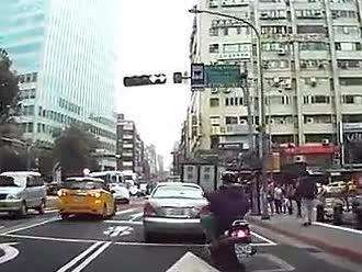 看完不敢在骑摩托了,摩托车车祸视频集锦