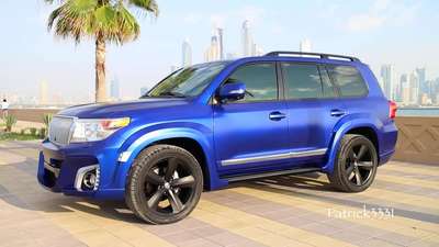 蓝色royalcustoms改装版丰田兰德酷路泽lc200