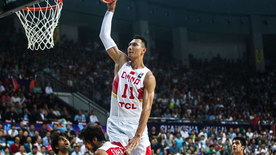 易建联亚锦赛十佳球 内线霸主怒吼暴扣虐翻全场